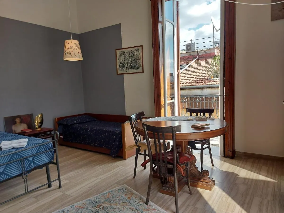 La Stanza Grande Della Luna D'Irene Naples Homestay