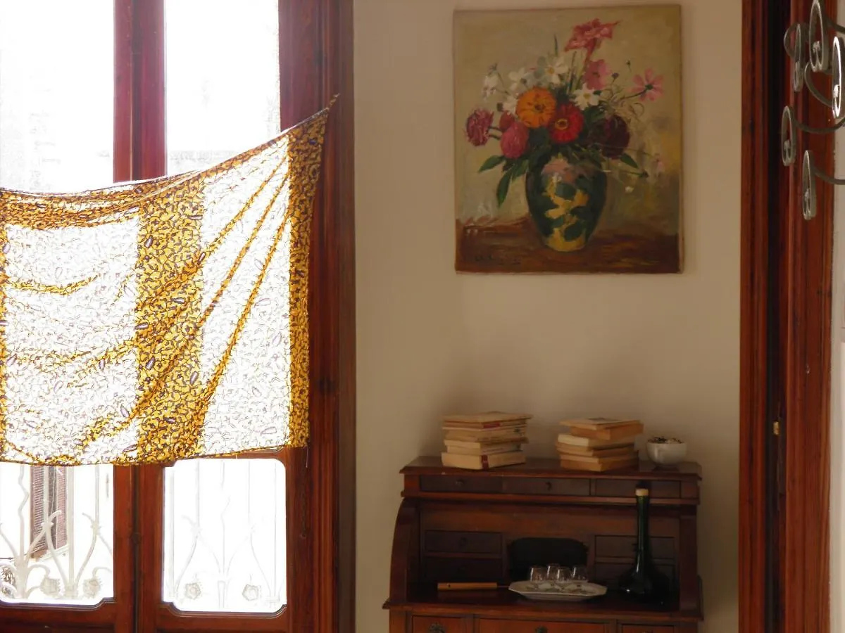 Homestay La Stanza Grande Della Luna D'Irene Naples