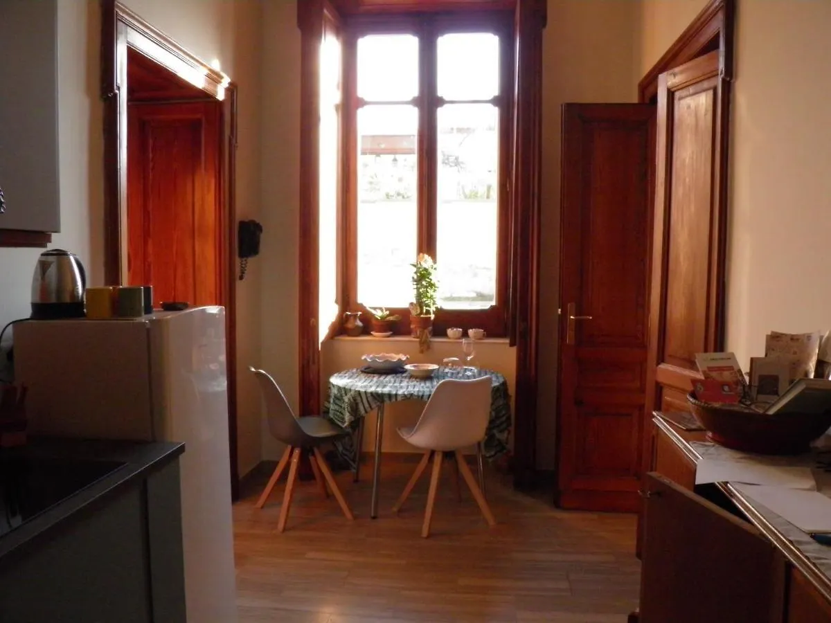 Homestay La Stanza Grande Della Luna D'Irene Naples