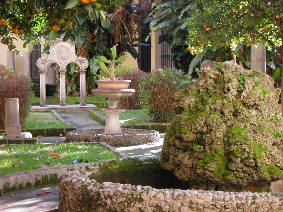 Homestay La Stanza Grande Della Luna D'Irene Naples